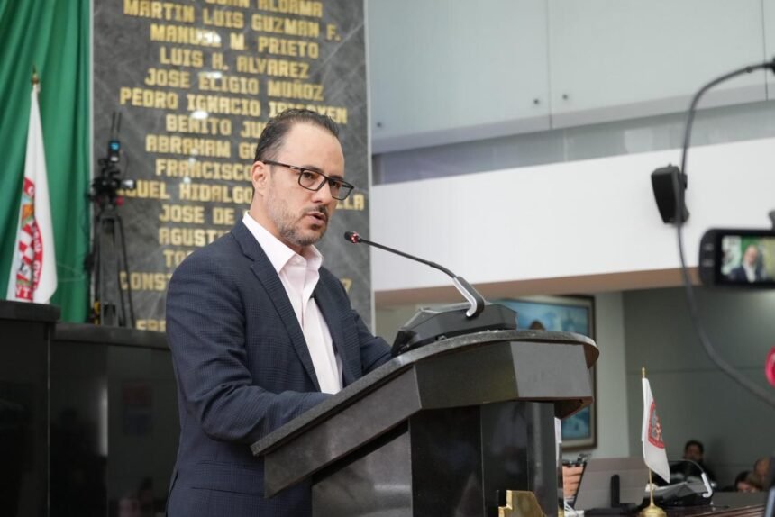 Propone Jorge Soto que automovilistas no sean infraccionados por daños o incidentes causados por baches