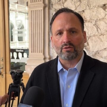 Funcionarios deben cumplir la ley y no descuidar su cargo por aspiraciones: Santiago de la Peña