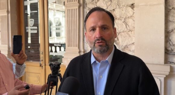 Funcionarios deben cumplir la ley y no descuidar su cargo por aspiraciones: Santiago de la Peña