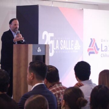 Participa Santiago De la Peña en foro de ética en La Salle