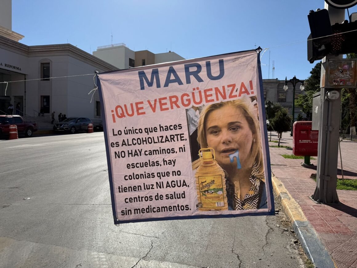 Manifestantes bloquean calles en el centro de Chihuahua; lanzan críticas contra el Gobierno estatal