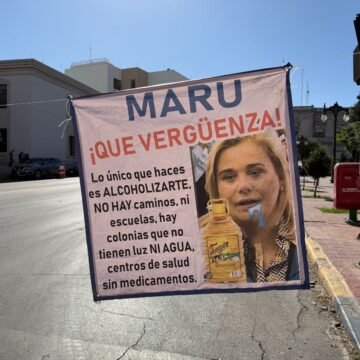 Manifestantes bloquean calles en el centro de Chihuahua; lanzan críticas contra el Gobierno estatal