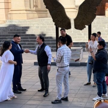 De la Peña sorprende a pareja y termina casándolos en el Registro Civil