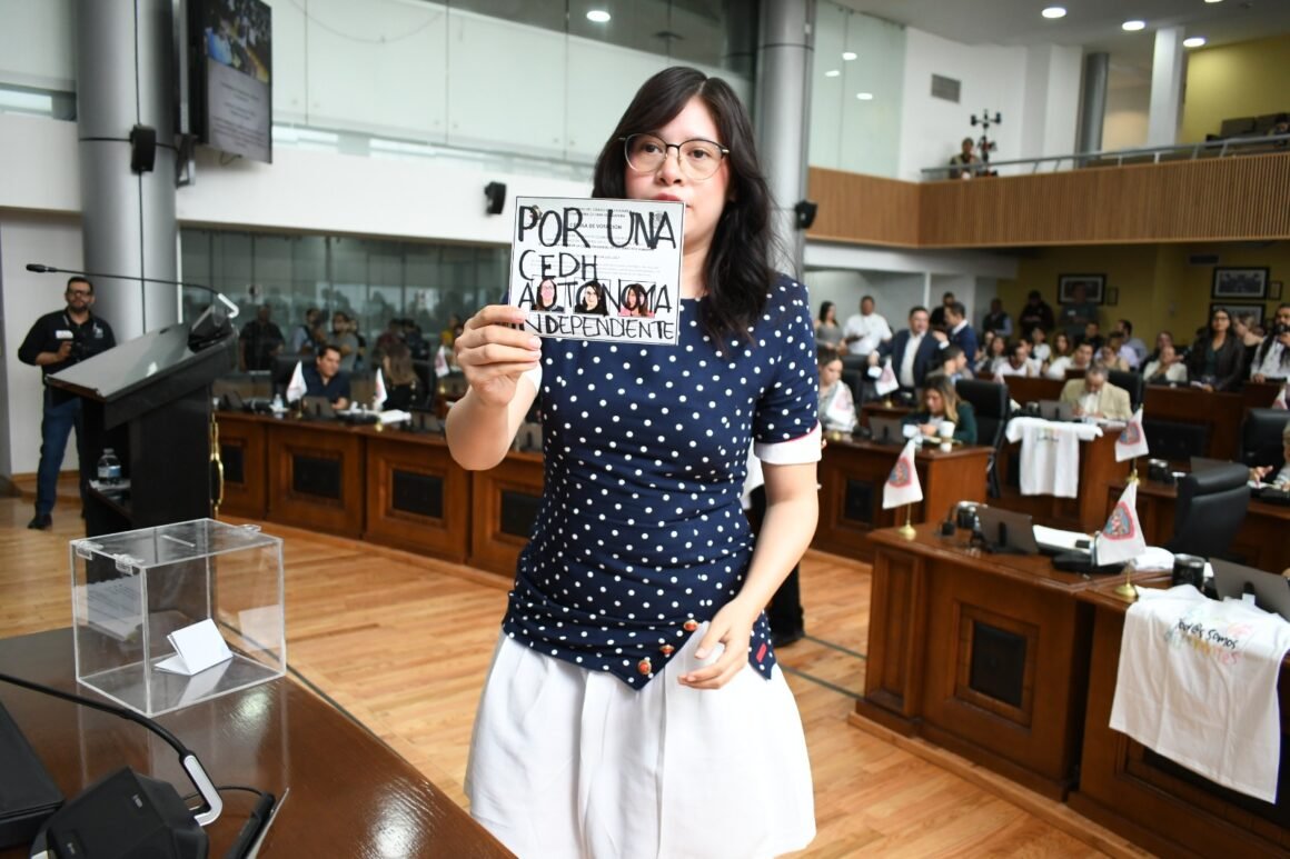 Entre gritos de “corruptos”, así se realizó el conteo de votos para la CEDH