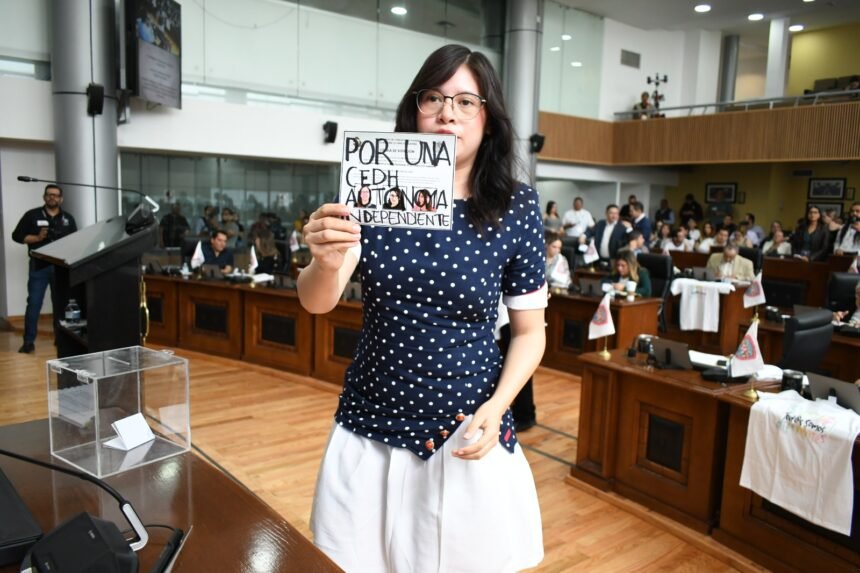 Entre gritos de “corruptos”, así se realizó el conteo de votos para la CEDH