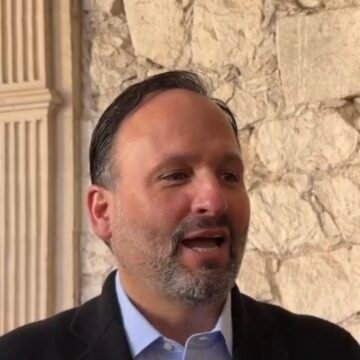 De la Peña rechaza acusaciones de bloqueo de apoyos federales y defiende MediChihuahua