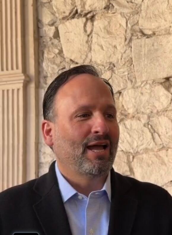 De la Peña rechaza acusaciones de bloqueo de apoyos federales y defiende MediChihuahua