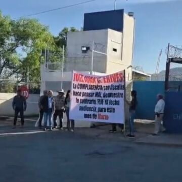 Se manifiestan víctimas de ARAS en el Cereso de Aquiles Serdán; exigen avances en el caso