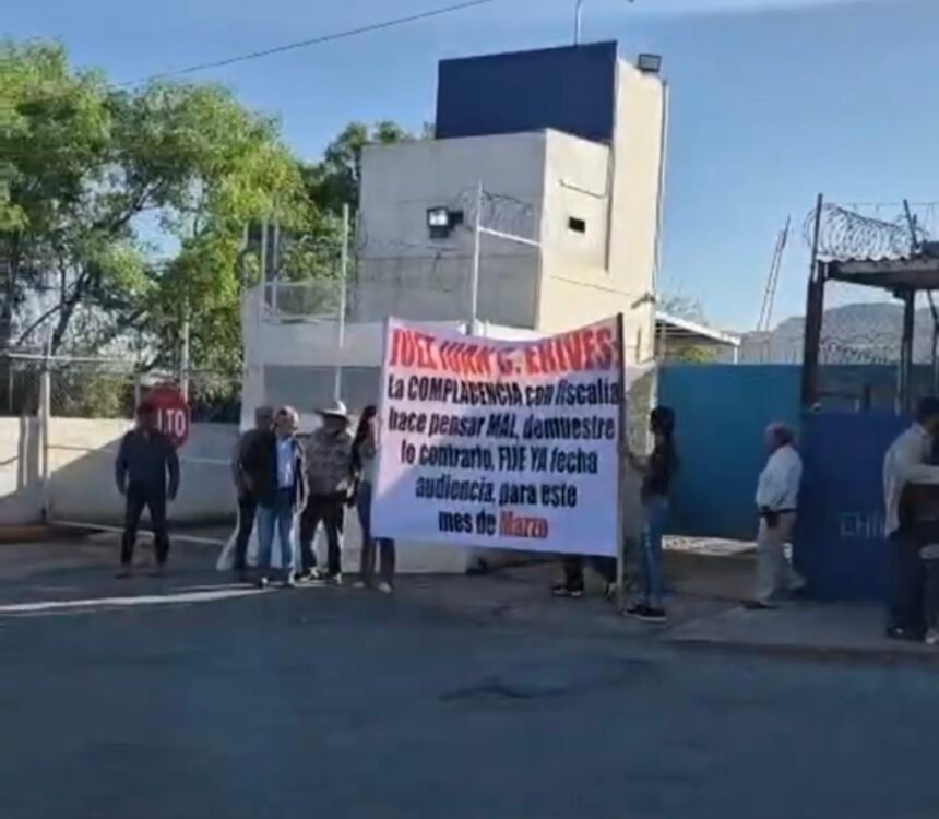 Se manifiestan víctimas de ARAS en el Cereso de Aquiles Serdán; exigen avances en el caso