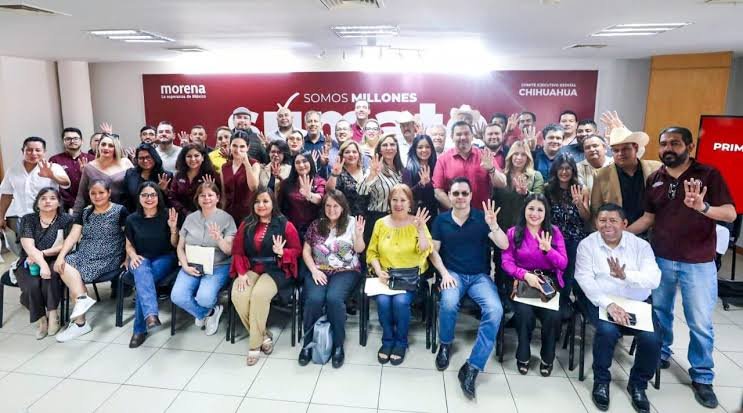 Golpe en puerta en Morena Chihuahua