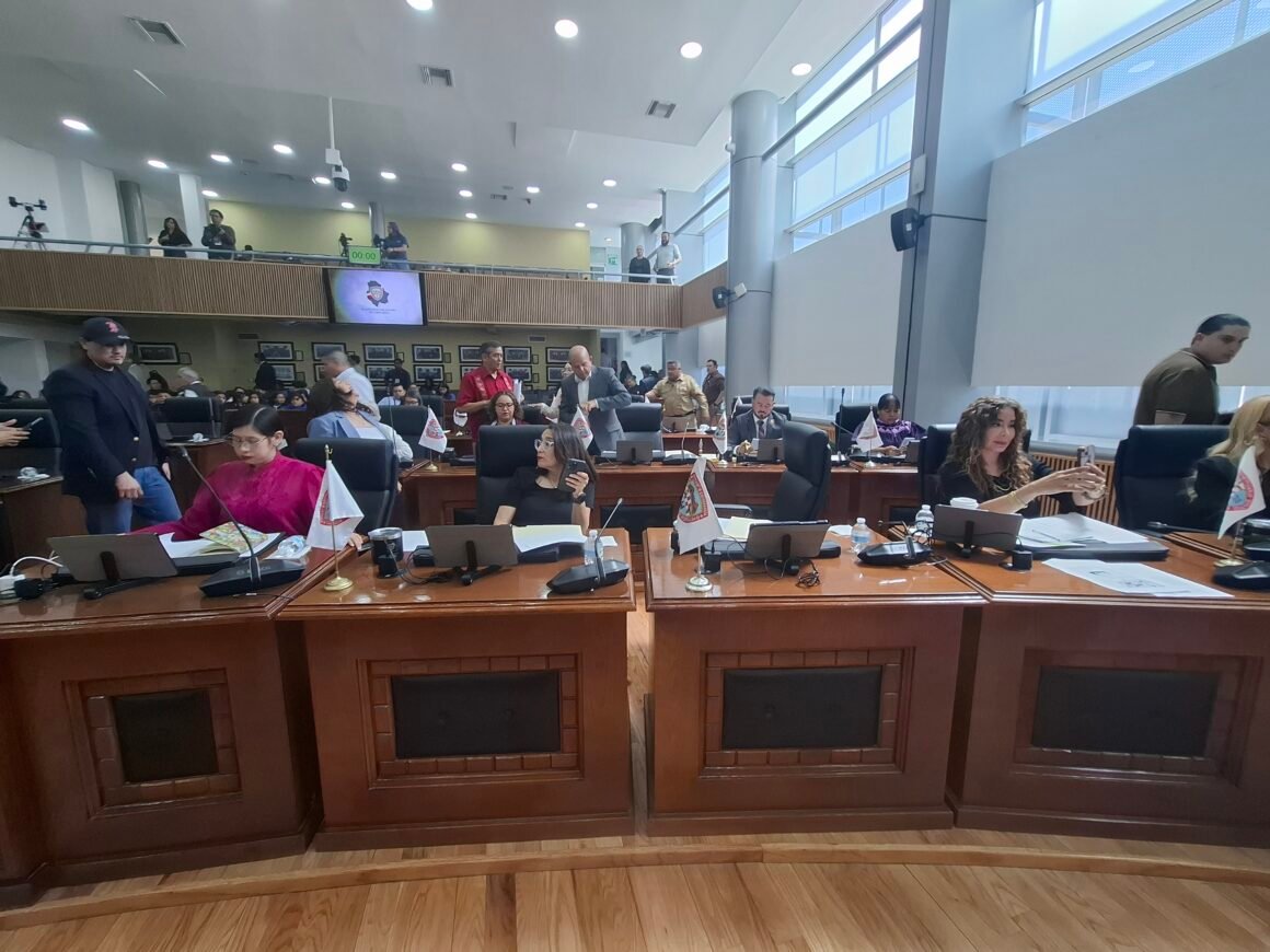 Retrasan sesión en el Congreso; decretan receso por ausencia de diputados del PAN
