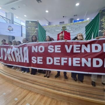 20260423_115932 Morena toma tribuna en el Congreso; protestan por presunta intervención de la CIA en Chihuahua