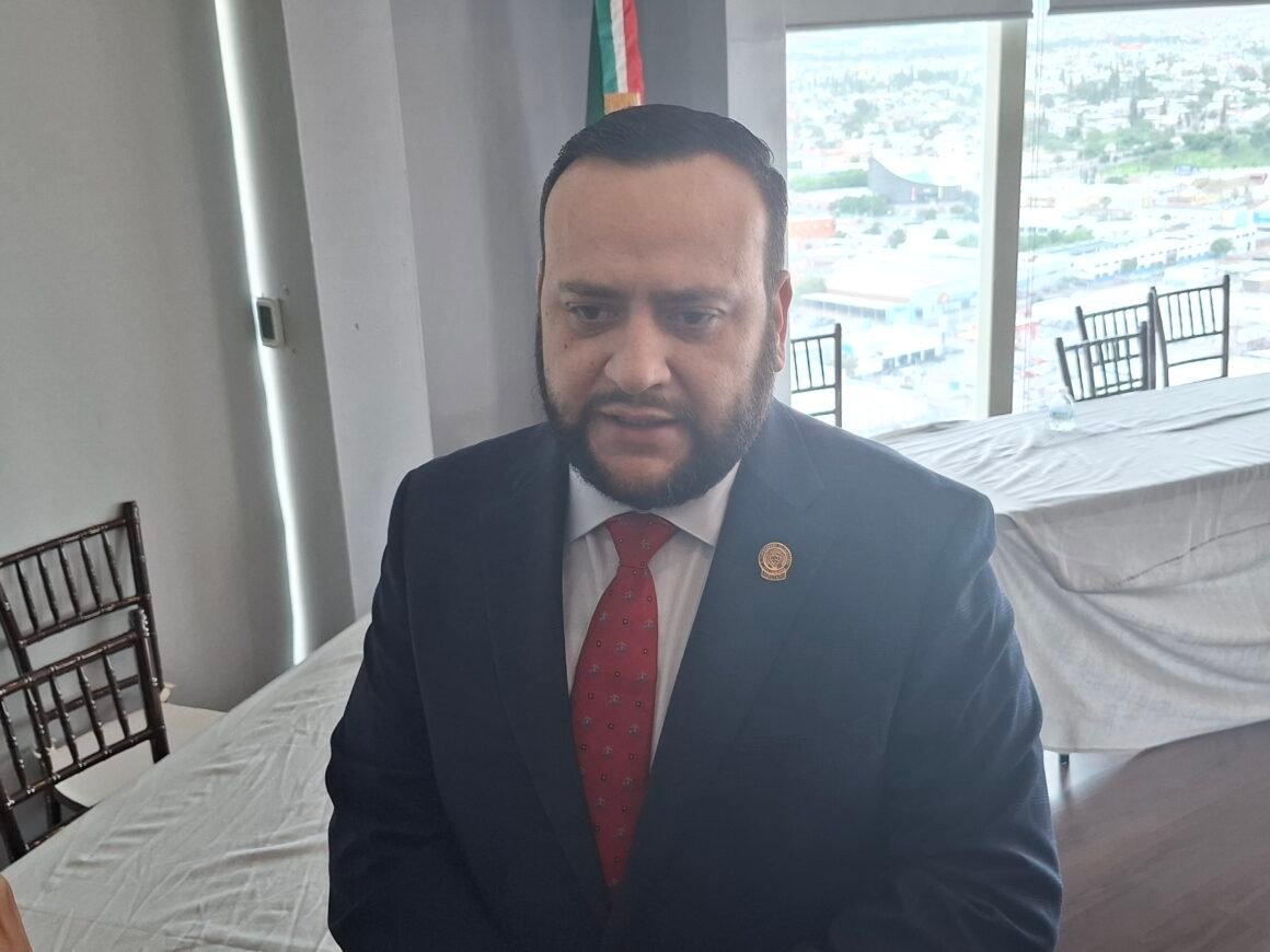 “Era una invitación, no una trampa”: Arturo Medina defiende decisión de Maru Campos de no acudir al Senado