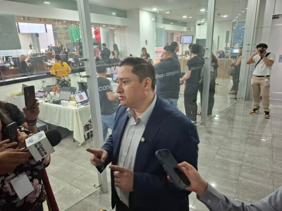 “No tienen calidad moral Javier Corral ni Adán Augusto”: Alfredo Chávez defiende a Maru Campos y acusa simulación en el Senado