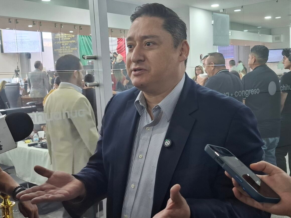 Alfredo Chávez defiende renuncia del fiscal y afirma que “no hay simulación” en investigaciones; contrasta con caso Javier Corral