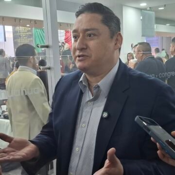 Alfredo Chávez defiende renuncia del fiscal y afirma que “no hay simulación” en investigaciones; contrasta con caso Javier Corral