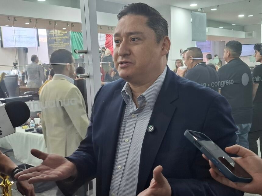 Alfredo Chávez defiende renuncia del fiscal y afirma que “no hay simulación” en investigaciones; contrasta con caso Javier Corral