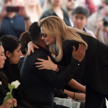Maru Campos encabeza homenaje póstumo a elementos de la Agencia Estatal de Investigación