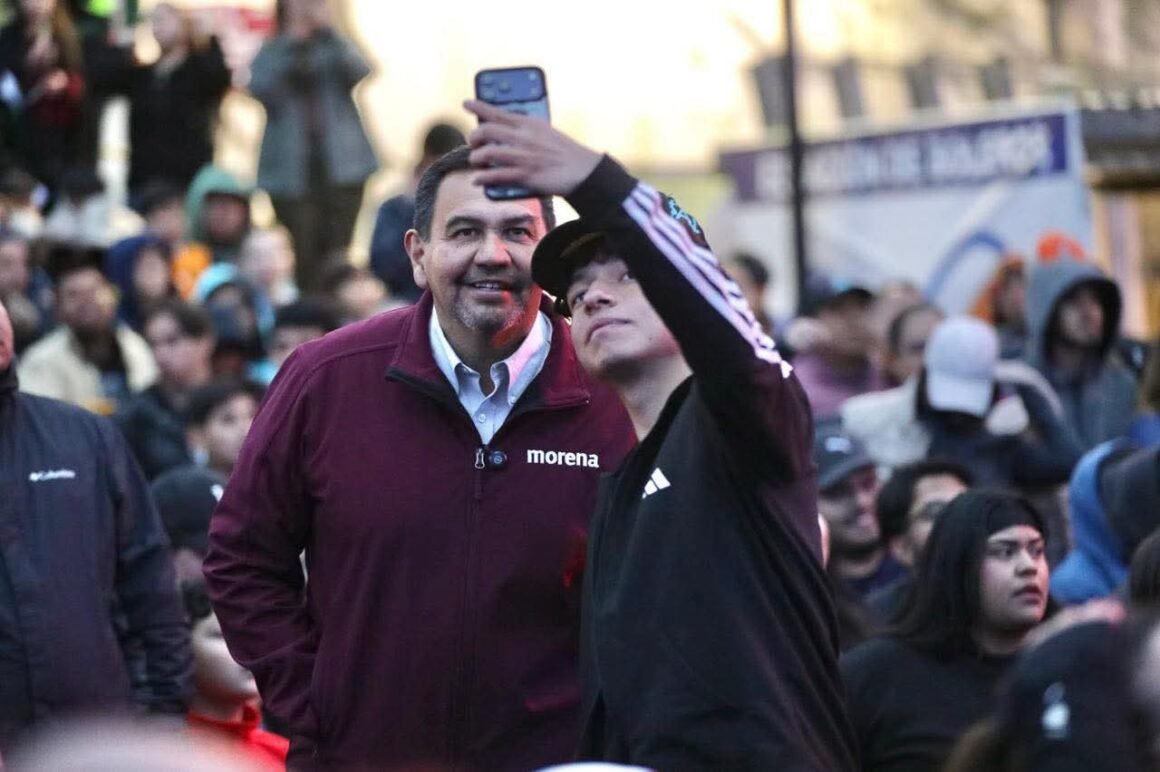 Vuelve Cruz y presume músculo político en la capital