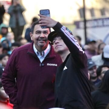 Vuelve Cruz y presume músculo político en la capital