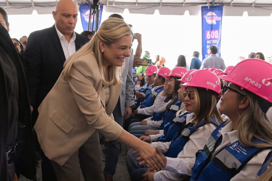 Jáuregui lo ve lejos… y De la Peña se mete por la derecha