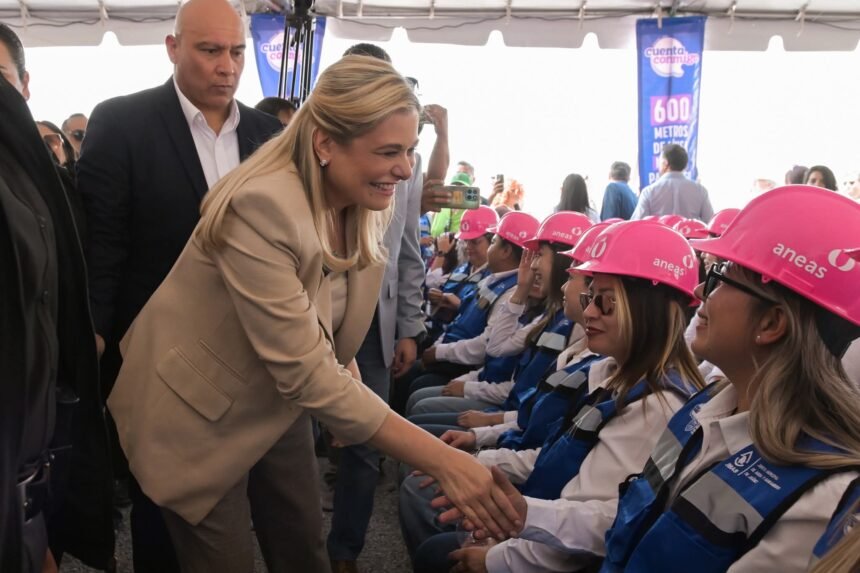 Jáuregui lo ve lejos… y De la Peña se mete por la derecha