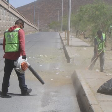 Limpia Gobierno Municipal entradas y salidas de la ciudad para el disfrute de familias y visitantes