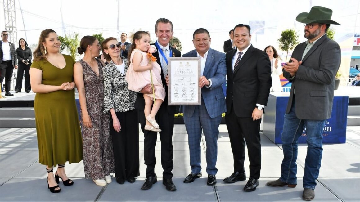 Reconoce Fiscal General César Jáuregui a fundadores de Ciudad Delicias