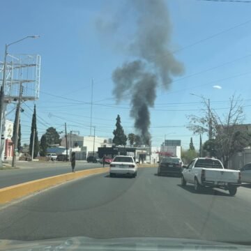 Incendio en la colonia San Felipe genera movilización y cierre de calles