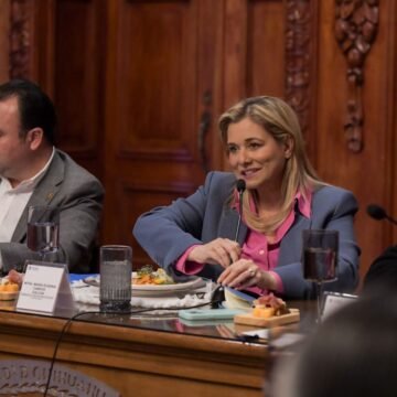 Maru tilda de irresponsable a Cruz por andar en campaña