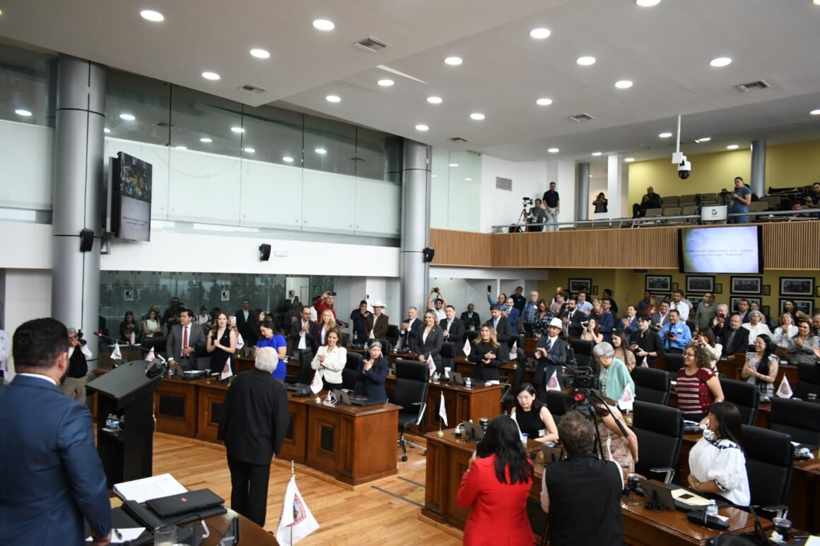 Reconoce Congreso trayectoria de Enrique Carbajal “Sebastián”