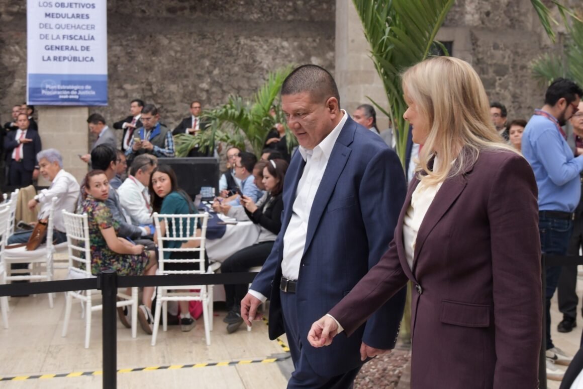 Acompaña Fiscal General a la Gobernadora Maru Campos en la presentación del Plan Estratégico de Procuración de Justicia del Gobierno Federa