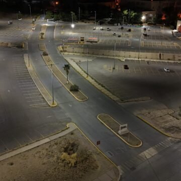 Modernizan alumbrado en la UACH; instalan más de 300 luminarias en estacionamientos