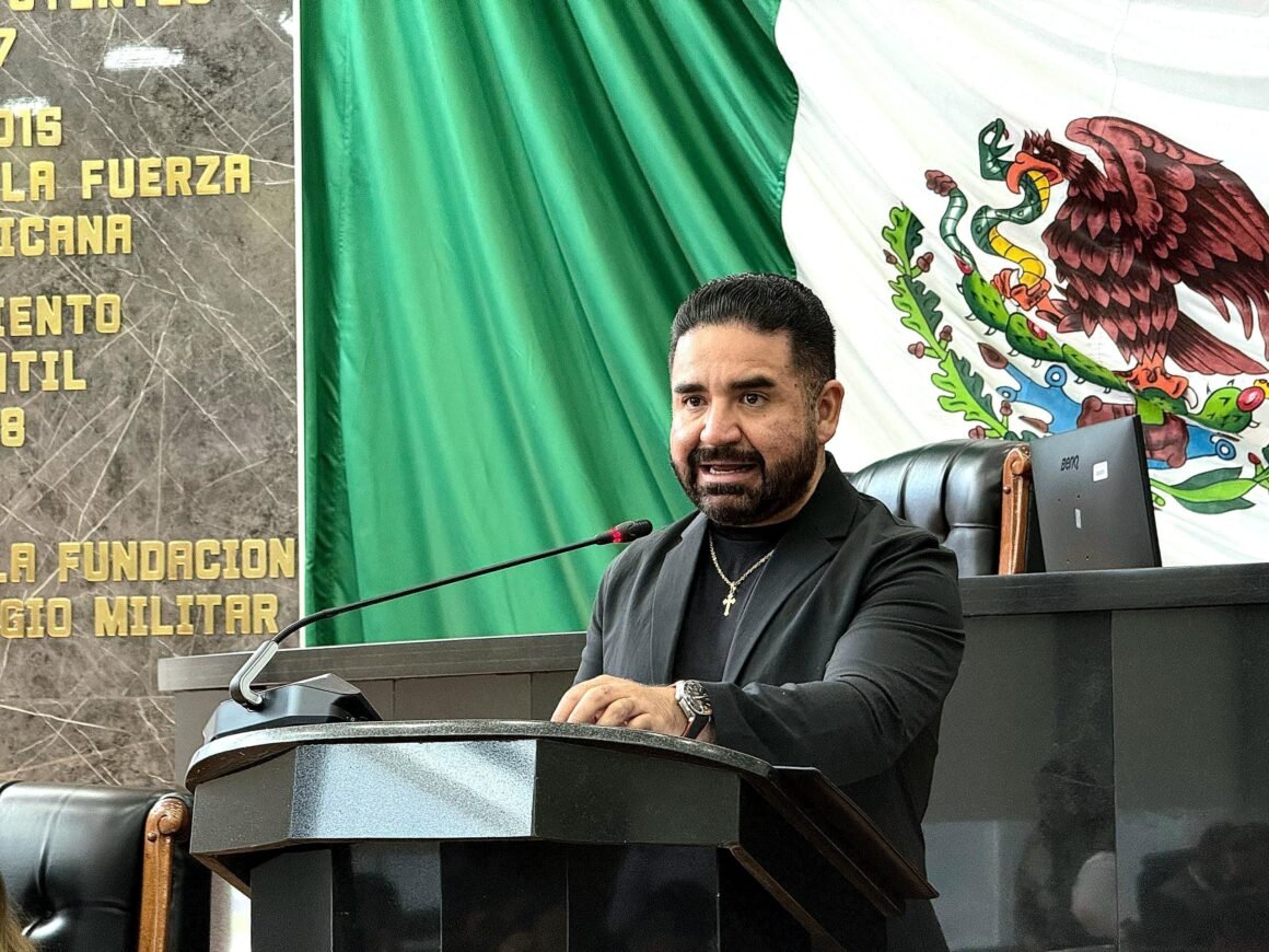 Francisco Sánchez presenta reforma para impedir que cancelen líneas telefónicas por no someterse al registro