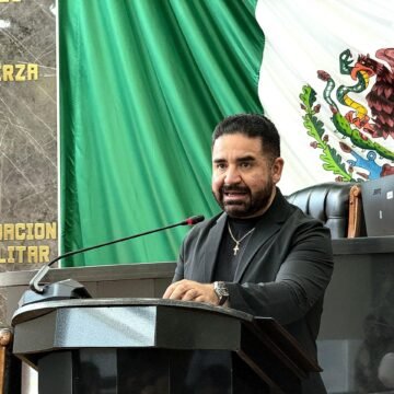 Francisco Sánchez presenta reforma para impedir que cancelen líneas telefónicas por no someterse al registro