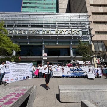 “Soy papá, no criminal”: padres y abuelos gritan sus nombres y el tiempo que tienen sin ver a sus hijos y nietos