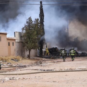 Atienden bomberos incendio en recicladora en la Colonia Primero de Mayo; no hay personas lesionadas