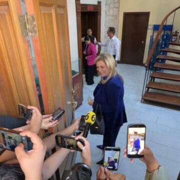 En 20 segundos, atiende a la prensa para decir que se tomó unos tequilas con Jáuregui y De la Peña