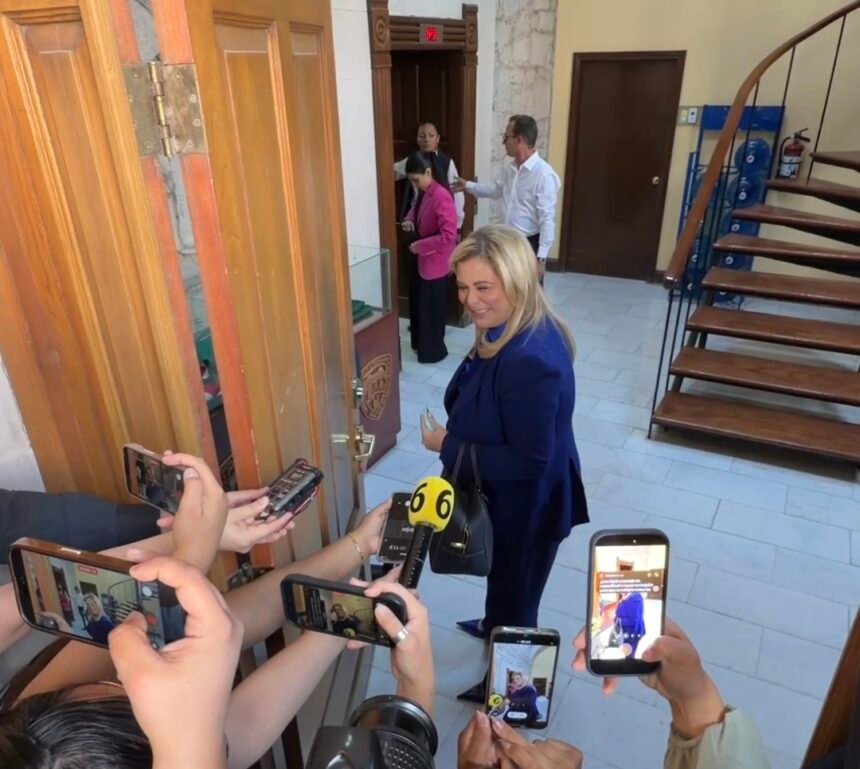 En 20 segundos, atiende a la prensa para decir que se tomó unos tequilas con Jáuregui y De la Peña