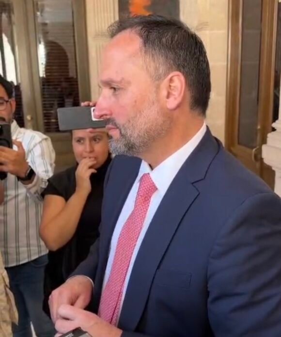 “Hay que hacerle caso a la gobernadora”: De la Peña tras reunión por tensiones internas