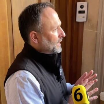 Descarta De la Peña aumento al transporte… y lanza críticas al gobierno federal por combustibles