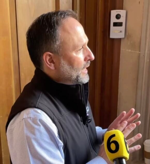 De la Peña acusa “indignación selectiva” de Andrea Chávez por casetas; evita responder al aumento