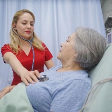 Atiende Secretaría de Salud a más de 110 personas con Parkinson en Chihuahua