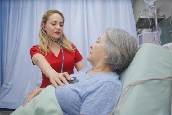 Atiende Secretaría de Salud a más de 110 personas con Parkinson en Chihuahua