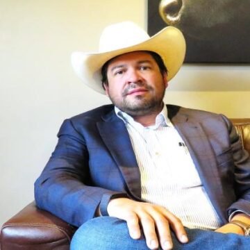 Andrea Chávez va por la encuesta y obliga a Cruz a definirse