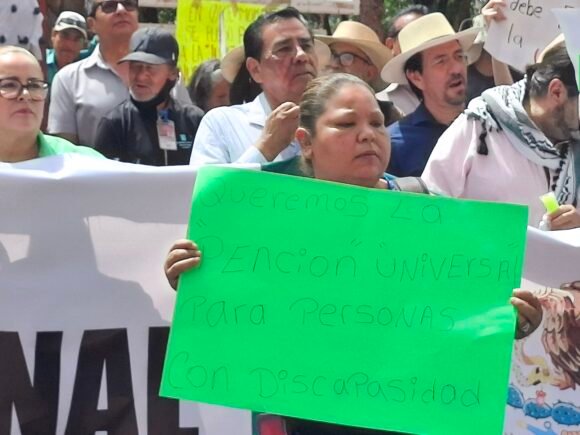 “¡Viva la soberanía nacional!”: lanzan consignas contra Maru Campos en protesta