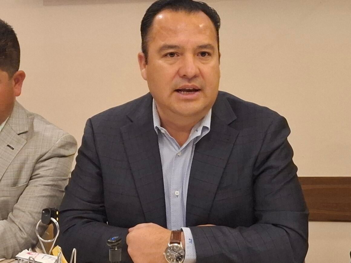 Valenciano levanta la mano para buscar candidatura del PAN a la gubernatura en 2027