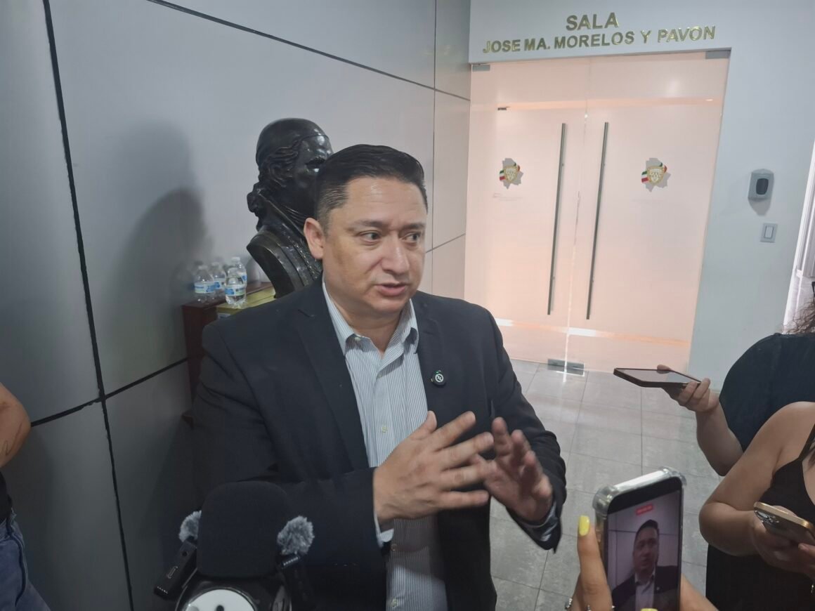 Alfredo Chávez acusa presión a trabajadores de Bienestar para asistir a marcha de Morena