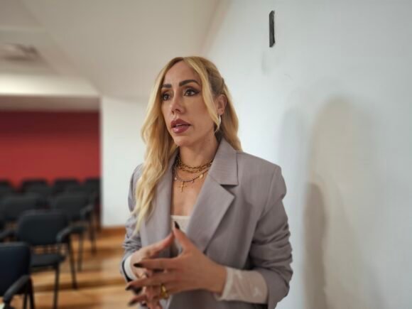 “Es un exceso y tendrá que explicarlo”: Brenda Ríos se posiciona sobre logotipo de patrullas de Chihuahua con referencia a Nueva York