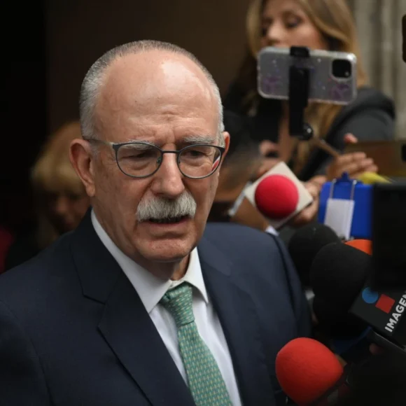 Sale Berdegué de Agricultura en medio de tensión con EU; nombran a Columba López